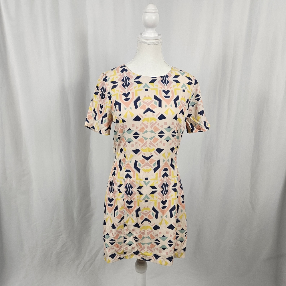 Geometric Patterned Short Sleeve Dress